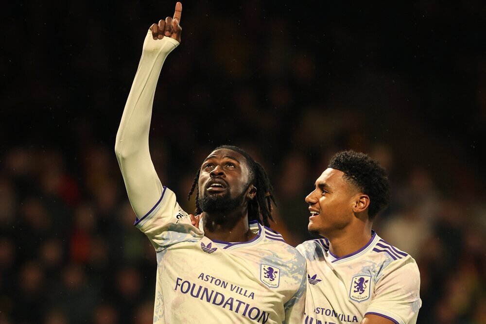 aston villa keep their winning streak alive against manchester united