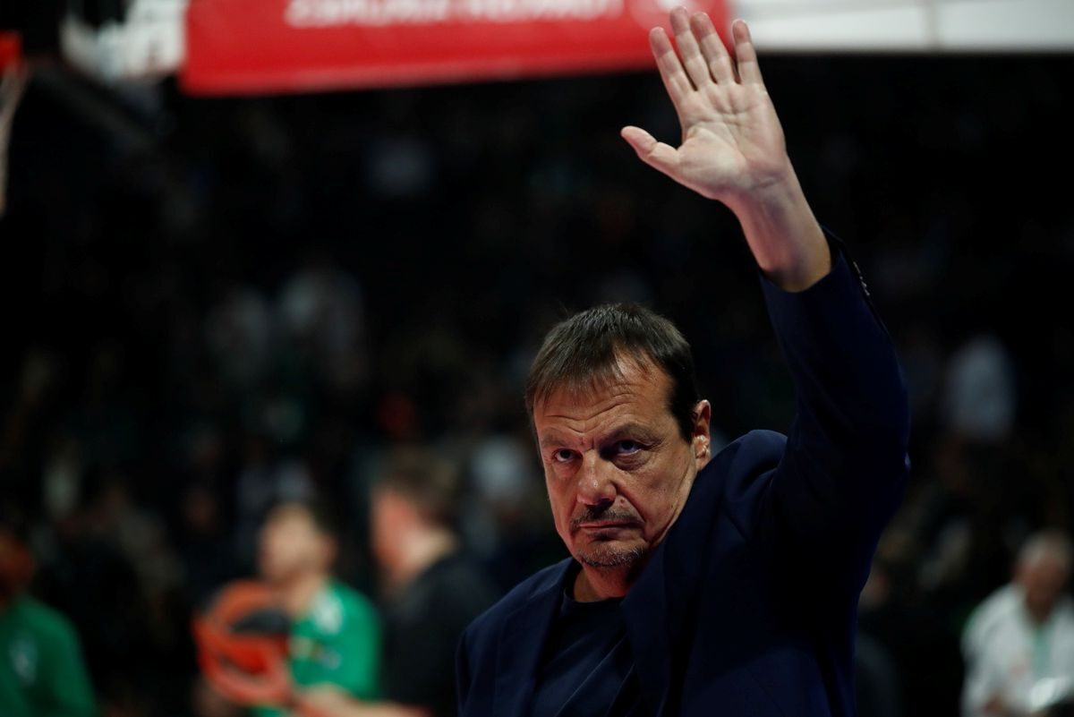 Fenerbahce fans were insulting the mother of Ergin Ataman. The forward of the Turkish national team stood up for the coach erginataman