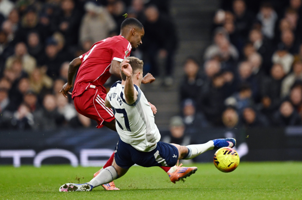 Alexander Isak, Liverpool’s most expensive signing in the history of the Premier League, is likely going to spend the remainder of the season on the sidelines due to a broken fibula and subsequent surgery. The moment with Alexander Isak